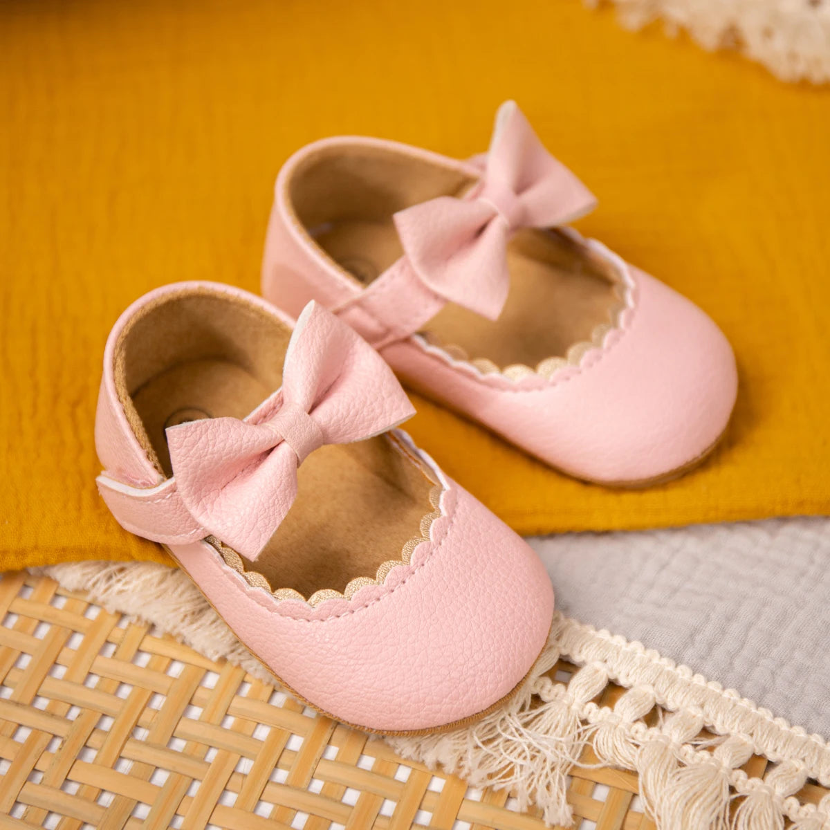 Retro New Newborn Baby Walking Shoes Spring Autumn Solid Color Bow Princess Shoes PU Anti-slip Soft Rubber Bottom Baby Casual