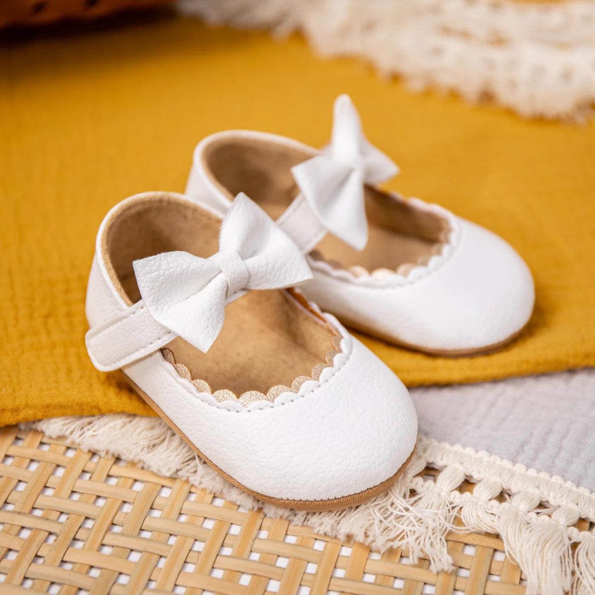 Retro New Newborn Baby Walking Shoes Spring Autumn Solid Color Bow Princess Shoes PU Anti-slip Soft Rubber Bottom Baby Casual